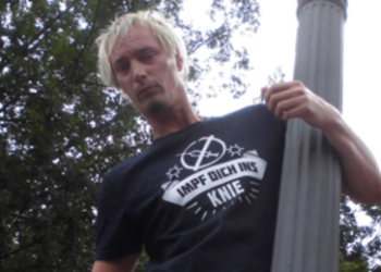 Ein Tag zu spät den Briefkasten geleert: Ungeimpfter Gartenbauer klagt gegen Kündigung