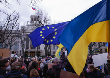 Gericht: Projektion von Kriegsbildern auf russischem Botschaftsgebäude in Berlin verboten