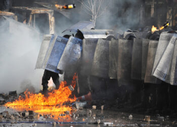 Heute vor zehn Jahren: Maidan-Radikale stürmen das Parlament, Merkel droht Janukowitsch