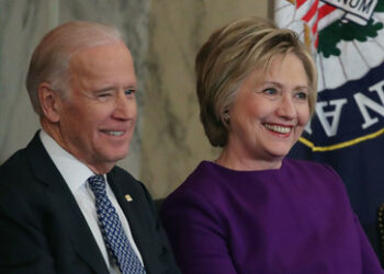 Hillary Clinton: Bidens Alter im Wahlkampf berechtigtes Thema – vor allem seine Weisheit
