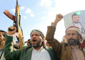 Nach Huthi-Angriff auf Eilat: Handelsschiff vor der Küste Jemens angegriffen und in Brand geraten