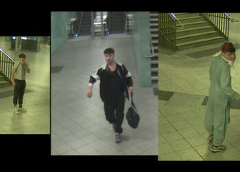 Person, die ein Mann sein könnte, raubte Papier, das Geld sein könnte