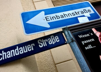 Rechtsabbiegen verboten!