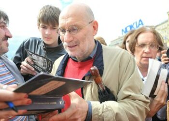 Russisches Gericht erlässt zwei Monate Haft gegen Schriftsteller Akunin