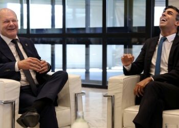 Scholz provoziert Spannungen mit London durch Enthüllungen über britische Bodentruppen in Ukraine