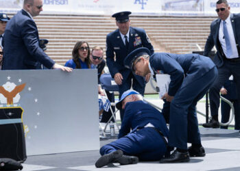 Sieht er Gespenster? Biden erinnert an jüngstes Treffen mit längst totem französischen Staatschef