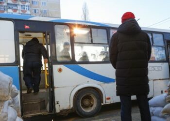 Ukrainische Drohne greift Bus mit Zivilisten an