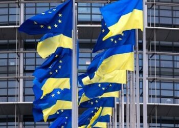 Ungarischer Spitzenbeamter: Europa durch US-Politik in der Ukraine in die Knie gezwungen