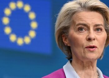 Von der Leyen feiert "einen großen Tag für Europa" – während Bauern Brüssel verwüsten