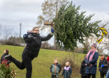 Zeitungsfoto deckt Betrug auf: "Arbeitsunfähige" Frau verliert Versicherungssumme