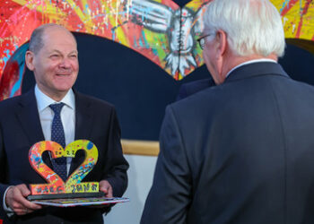 "Individuellen Wohlstand einschränken"? – Bundespolitiker gönnen sich rund 1.400 Euro mehr im Monat