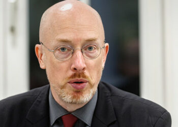 Abgeführte Schülerin: Innenminister verteidigt Polizeieinsatz als angemessen und verhältnismäßig