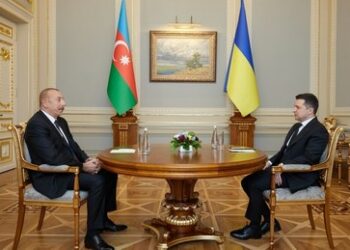 Aserbaidschan dementiert Gerüchte über Munitionslieferungen an Kiew