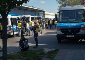 Berlin: Eskalation in Asia-Großhandelsmarkt endet mit schwerverletzten Macheten- und Messer-Opfern