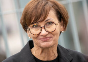 Bildungsministerin: "Unverkrampftes Verhältnis" zur Bundeswehr an Schulen plus Zivilschutzübungen