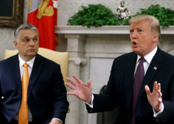 Ganz offen: Orbán und Trump erniedrigen Biden