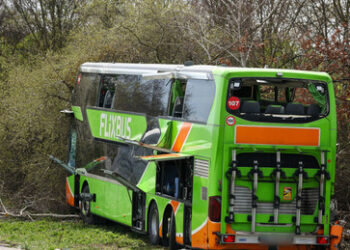 Mindestens fünf Tote nach Busunfall auf A9 bei Leipzig