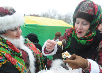 Mit Pfannkuchen und Reigentanz: Peking nahm auf russische Art Abschied vom Winter