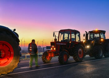 Protest gegen EU-Agrarpolitik: Polnische Bauern blockieren A12