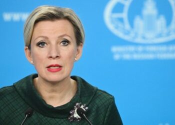 Sacharowa über Deutschland: Keine einheitliche Macht – Medien erhalten Demokratie-Illusion aufrecht