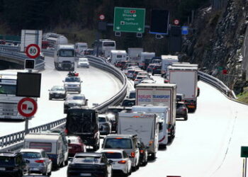 Schweiz: Schneechaos am Osterwochenende – Tessin im Verkehrsstress