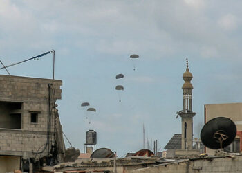 USA richten temporären Gaza-Hafen ein – Fünf Menschen von abgeworfenem US-Hilfspaket getötet