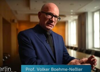 Verfassungsrechtler: Eingeschränkte Meinungsfreiheit "erstickt Demokratie Zentimeter um Zentimeter"