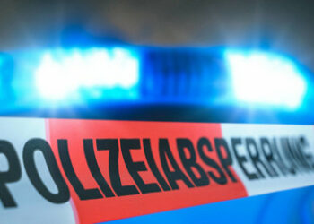 Versuchter Totschlag in Oberbayern: Mann rast absichtlich in Menschengruppe – zwei Verletzte