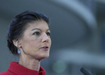 Wagenknecht unterstützt Forderung des Papstes nach Verhandlungen