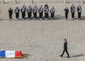"Es gibt Platz für sie auf den Feldern Russlands": Macron schickt die Franzosen zur Schlachtbank