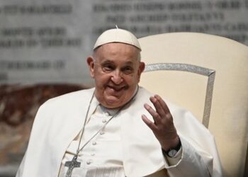 "Es wird nur noch gestorben" – Wagenknecht und Kretschmer verteidigen Papst-Äußerungen zu Ukraine