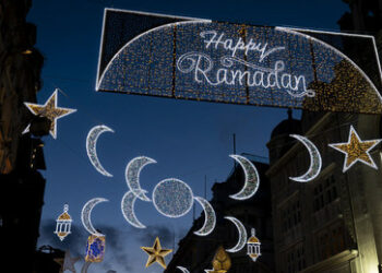 "Für ein friedliches Miteinander" - Frankfurt schmückt erstmalig Straße mit Ramadan-Beleuchtung