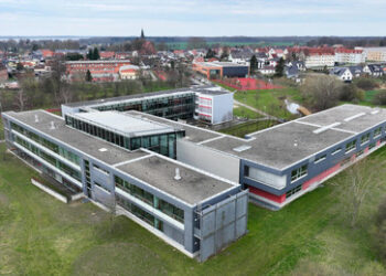 "Heimatliebe ist kein Verbrechen" – Erneuter Polizeieinsatz an Schule in Damgarten