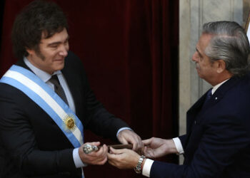 Argentiniens Ex-Präsident Fernández sieht bei Milei "erniedrigende Liebedienerei" vor USA