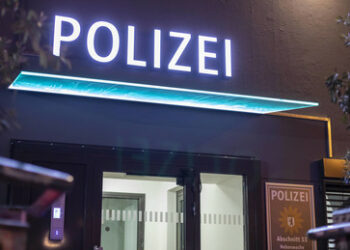 Die Akte Rose: Journalisten rollen mutmaßlichen Mord in deutschem Polizeirevier neu auf