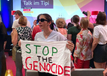 Buhrufe und Handgemenge bei Baerbock-Auftritt auf dem Demokratiefest in Berlin