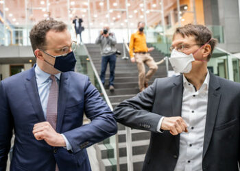 Corona-Masken: Steuerzahlern drohen Kosten für 100 laufende Klagen gegen den Bund