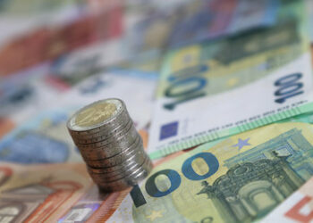 Diebstahl gebilligt: EU gibt Zinsen eingefrorener russischer Vermögen ukrainischen Streitkräften