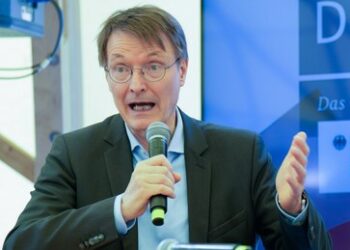 Lauterbach sucht nach Gründen für "explosionsartigen" Anstieg von Pflegebedürftigen in Deutschland