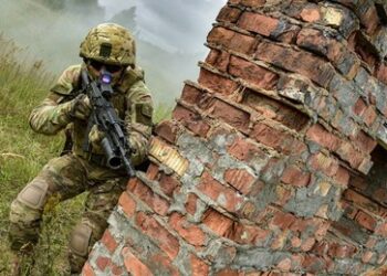 Medien: Russische Streitkräfte erstürmen Wohnbezirke im Osten von Tschassow Jar