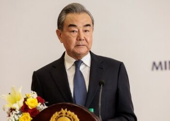 Politico: Chinas Außenminister reist wahrscheinlich zu BRICS-Gipfel statt zu Ukraine-Konferenz