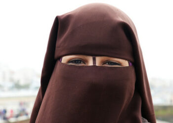 Russland: Menschenrechtsrat schlägt Verbot von Gesichtsschleiern vor