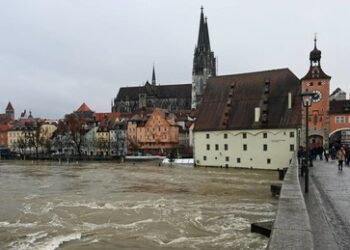 Bayern: Dauerregen und Hochwasser – Regensburg ordnet Katastrophenfall an