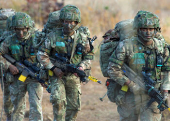 Britischer Premier droht jungen Menschen bei Verweigerung des Wehrdienstes mit Sanktionen