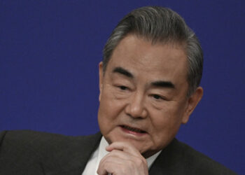 Chinas Außenminister: BRICS muss einen neuen Kalten Krieg verhindern