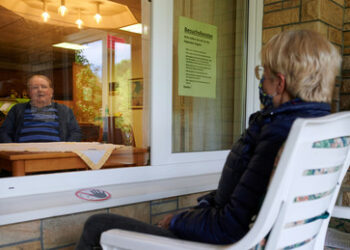 Corona-Irrsinn: Bewährungsstrafe für Juristin, weil sie dem Pfarrer die Sterbebegleitung ermöglichte