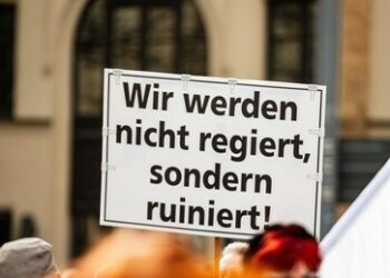 Deutschlands Machtgefüge – oder die Angst der Politik vor der kritischen Masse