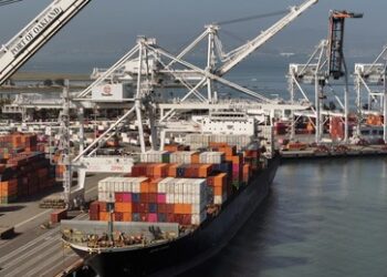 Frachtschiff nach Huthi-Angriff im Roten Meer schwer beschädigt