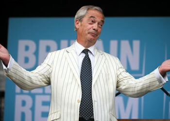 I like Nigel: Putin-Banner unterbricht Auftritt des Brexit-Vorkämpfers Nigel Farage