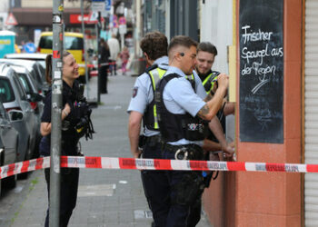 Köln: Frau mit Messer von Polizei niedergeschossen